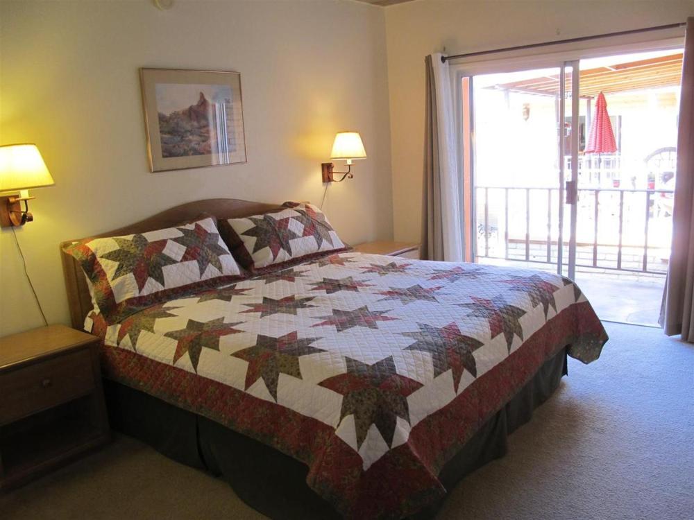 Second Floor King Room (No Pets Allowed) interior
